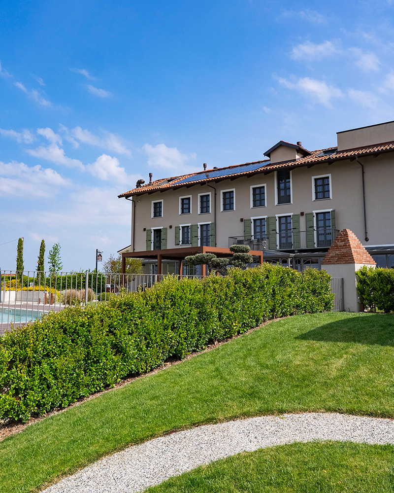 Antica Dimora Dosio - Agri-wine Resort a La Morra